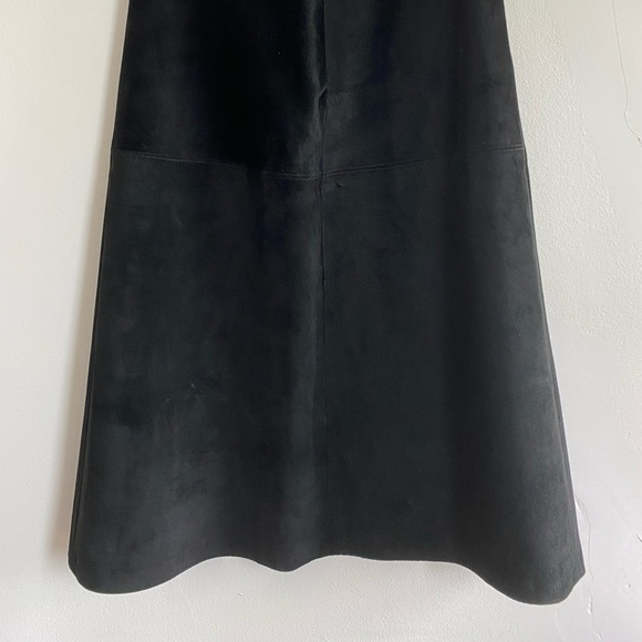 Danier suede skirt - Picture 2 of 4